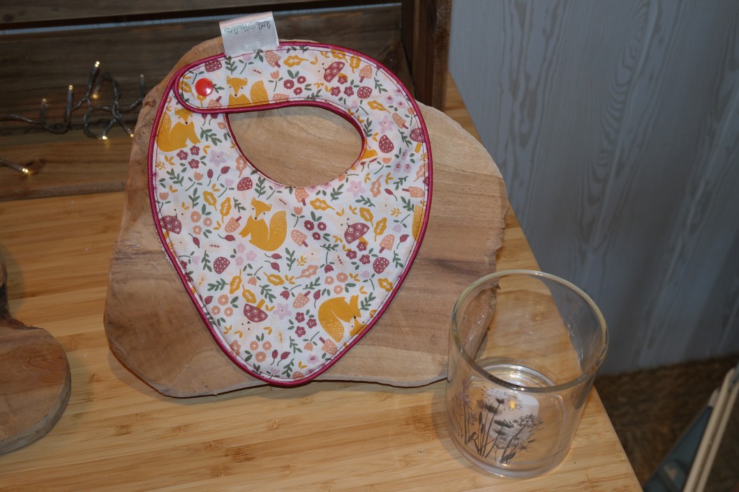 Bavoir bandana renards fleuris