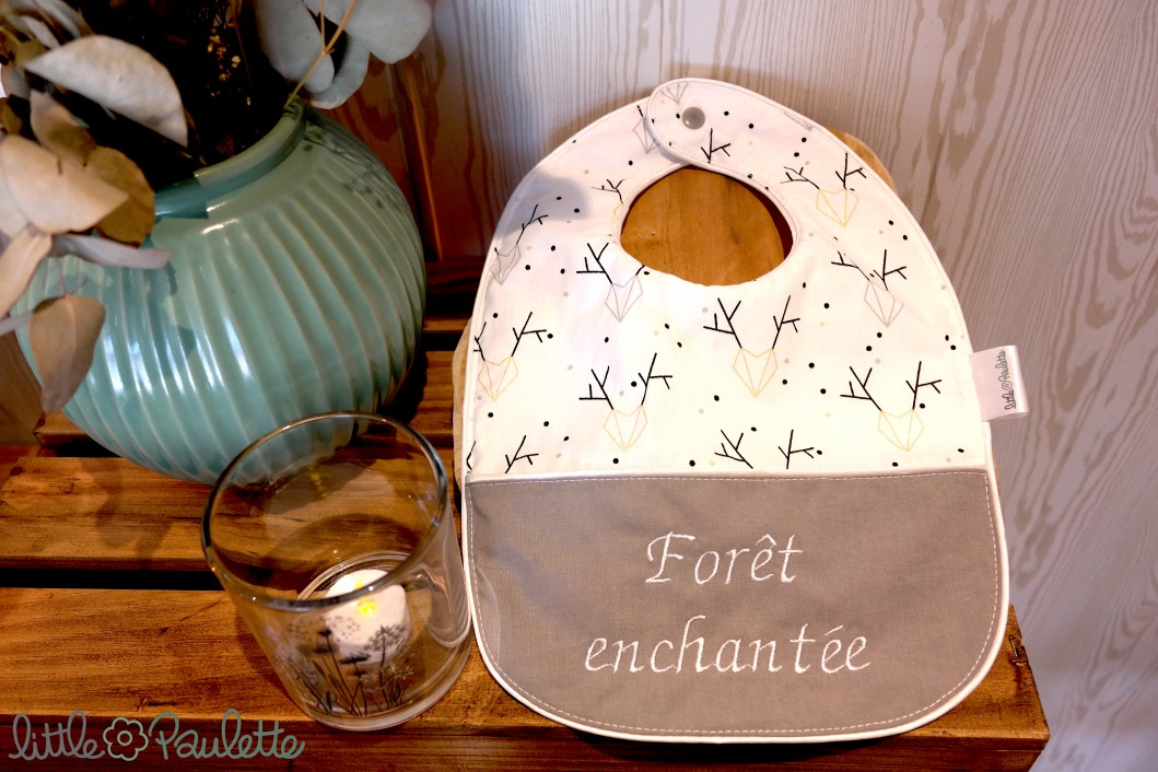 Bavoir brodé Forêt enchantée