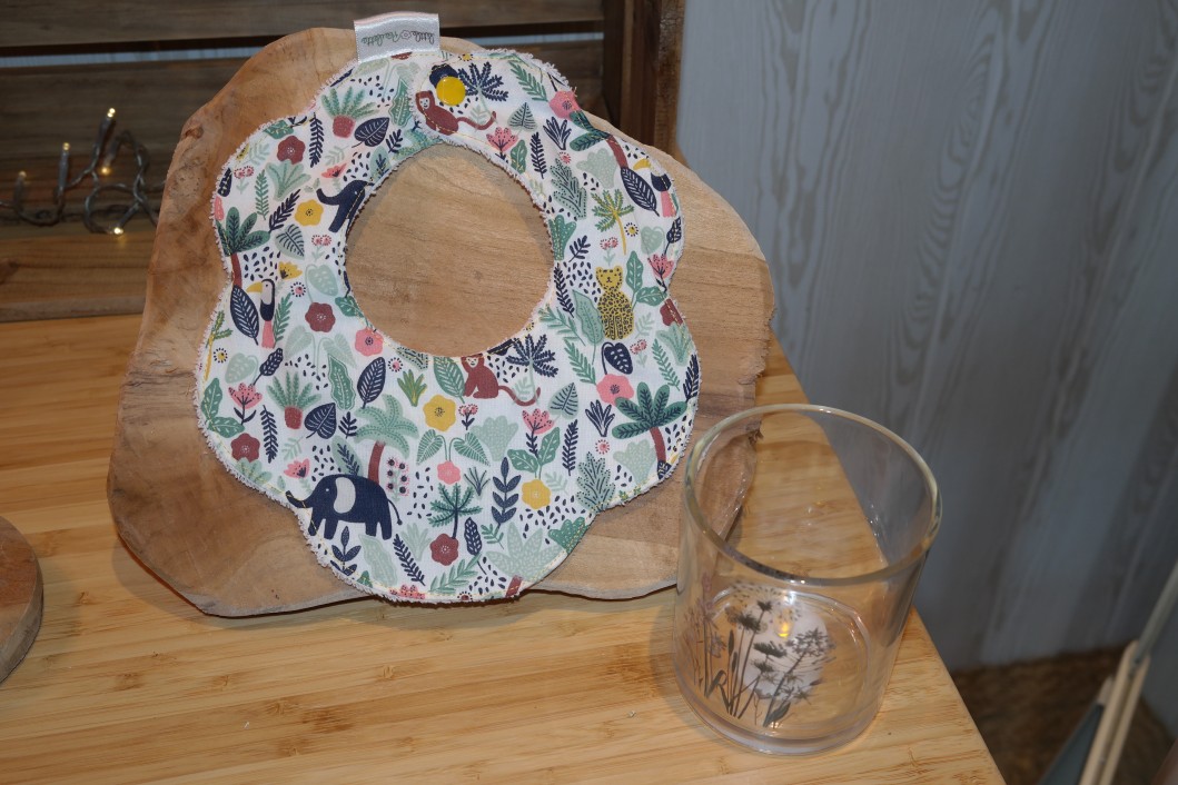 Bavoir fleur Jungle