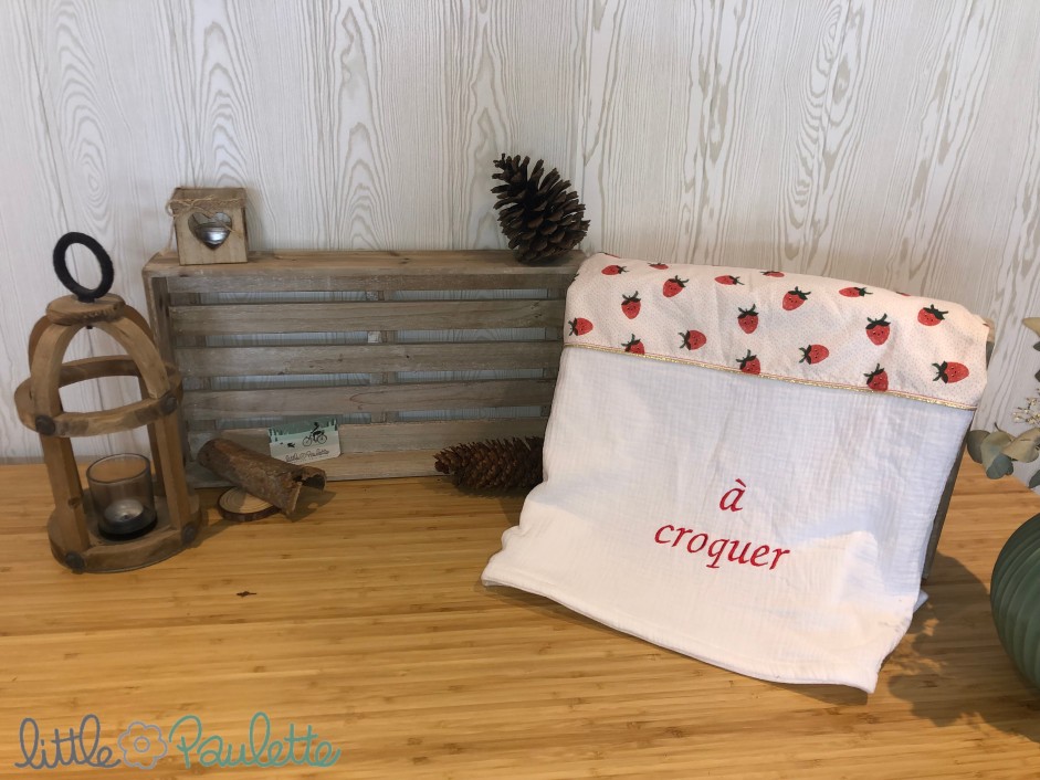 Couverture d'été légère en polaire pour bébé -  Fraises