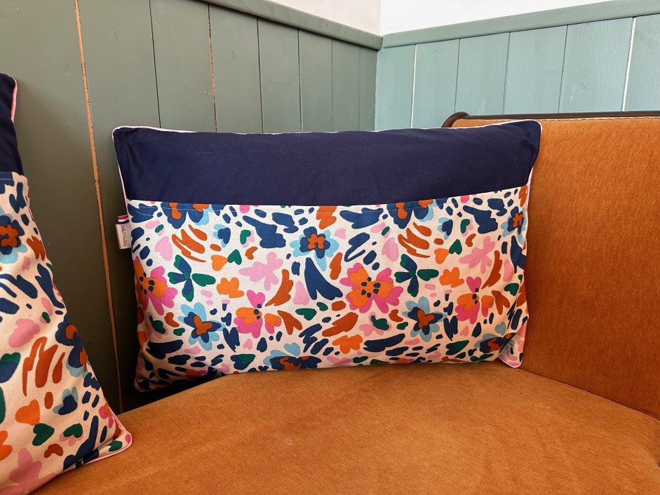Grand coussin fleuri multicolors