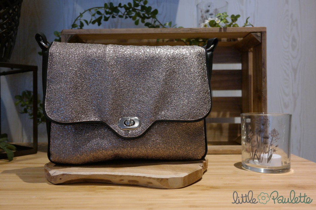 Lena - Le sac à bandoulière pétillant argenté et noir volcan
