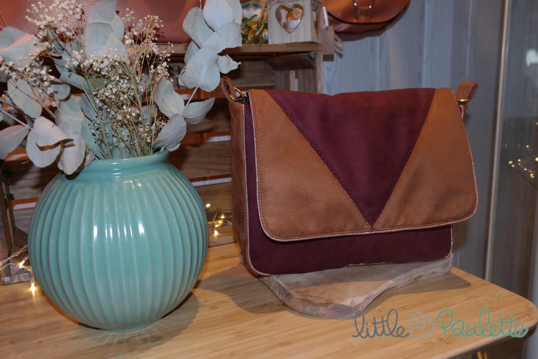 Linette - Le sac bandoulière à rabat en suédine rouge et marron