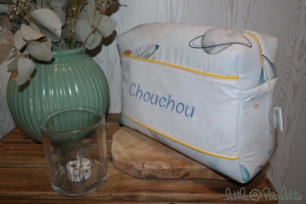 Trousse de toilette brodée - Chouchou dans l'espace