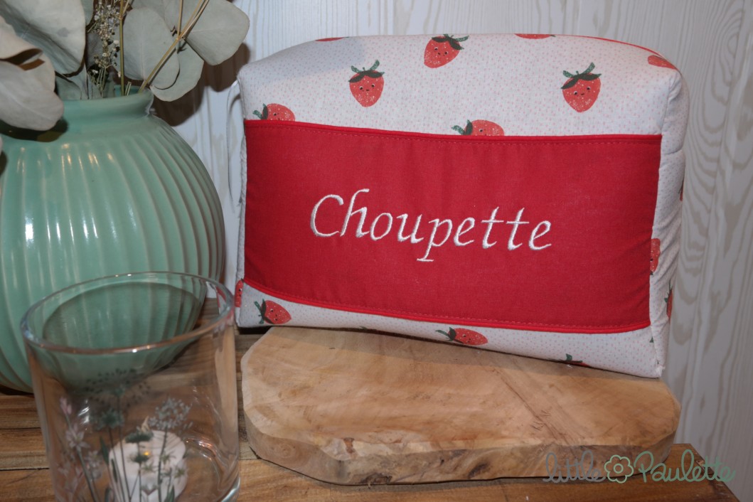 Trousse de toilette brodée - Choupette Fraises