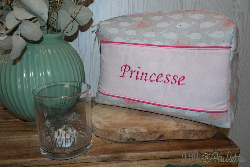 Trousse de toilette brodée - Princesse